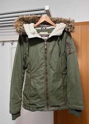 Куртка парка s, xs, зимняя, осенняя, хаки, оливковый пуховик на меху, с меховой подкладкой, с капюшоном, утепленный, прямой, приталенный, экомех