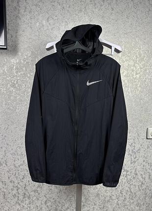 Чоловіча бігова вітровка ультралегка nike running repel / windrunner jacket розмір s