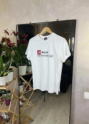 Футболка the north face біла з принтом milan та координатами⁠
