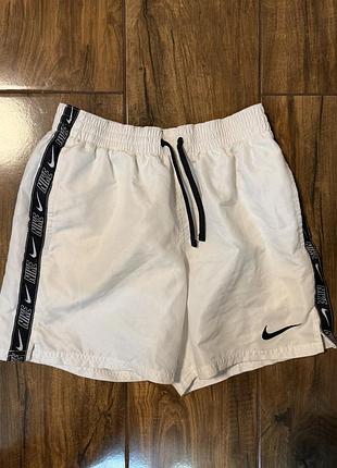 Nike шорти спортивні чоловічі для бігу і плавання біло-чорні розмір s стан дуже хороший без пошкоджень і дефектів. легкі сліди ношення
