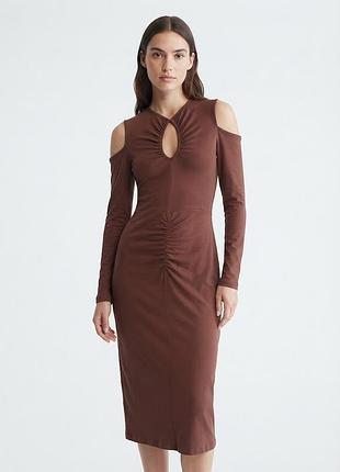 Шоколадно-хлопковое эластановое платье миди с рюшами prettylittlething размер 38