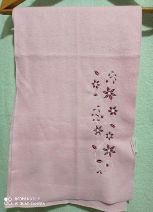 Мягкий розовый шарф с вышивкой anne de lancay
