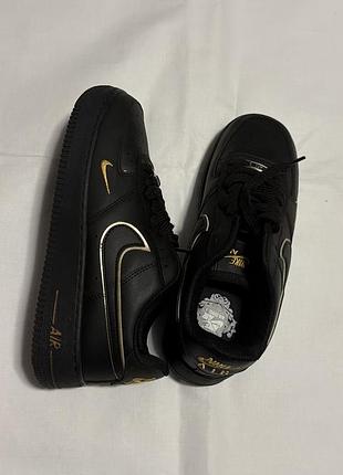Кросівки nike air force 1 чорні з золотим