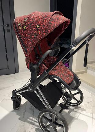 Прогулянкова коляска cybex з принтом 5