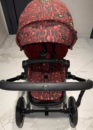 Прогулянкова коляска cybex з принтом 4