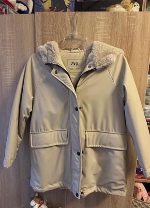 Подовжена куртка-дощовик zara з хутром бежева