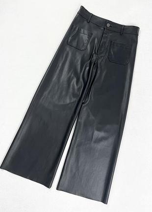 Прямі широкі брюки з еко шкіри zara розмір 12 (40) м