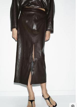 Міді спідниця zara зі штучної шкіри з розрізом