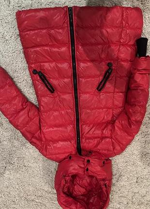 Дитячий пуховик moncler червоний стьобаний з капюшоном