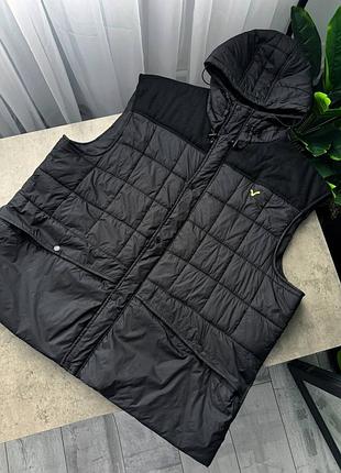 Жилетка чорного кольору voi jeans co