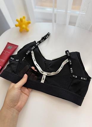Чорний спортивний топ nike 9