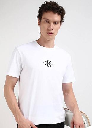 Футболка чоловіча calvin klein біла з логотипом