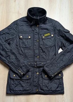 Женская стеганая куртка barbour international polarquilt s черная