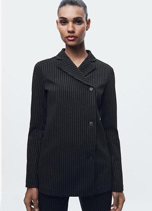 Двубортный пиджак блейзер zara zw collection в тонкую полоску с шерстью в составе черного цвета размер s/44