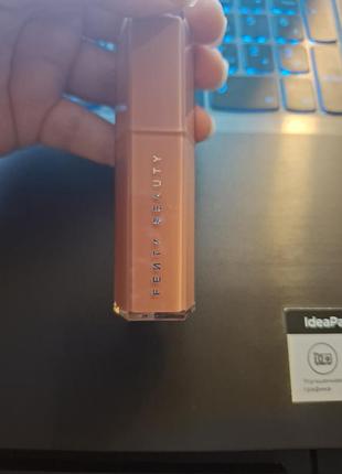 Помада для губ fenty beauty gloss bomb stik, відтінок fussy, глянцева, стік