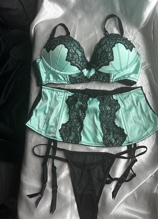 Комплект білизни сатиновий з мереживом 75b ann summers пояс m l 40-42