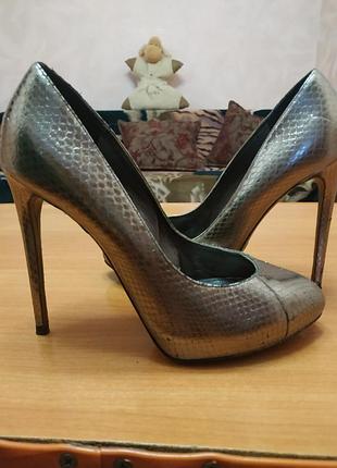 Шикарные туфли лодочки от премиум бренда dolce&gabbana. оригинал.