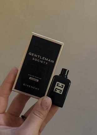 Парфуми givenchy gentleman society eau de parfum ambrée мініатюра для чоловіків