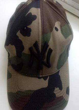Чоловіча камуфлювана кепка бейсболка new era new york yankees (оригінал)