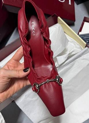Gucci vittoria pump with elastic (туфли-лодочки gucci vittoria с эластичным краем и фирменной пряжкой horsebit