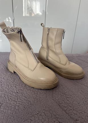 Чоботи zara для дівчинки. розмір 32
