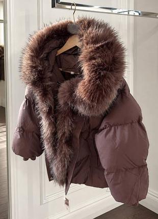 Жіночий короткий пуховик з хутром коричневий