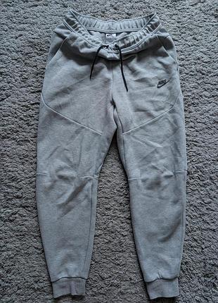 Штани спортивні nike tech fleece, size s(може бути на м), стан відмінний, півпояс резинка 37-46 бедра 56 довжина 96
