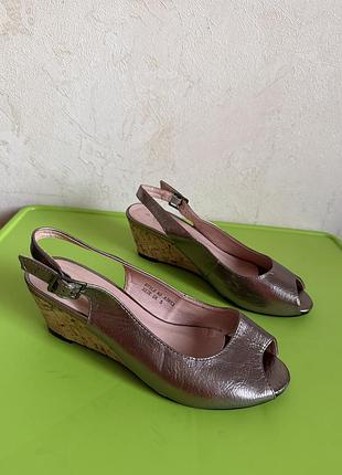 Босоніжки на танкетці comfort plus (uk 5 / розмір 38)