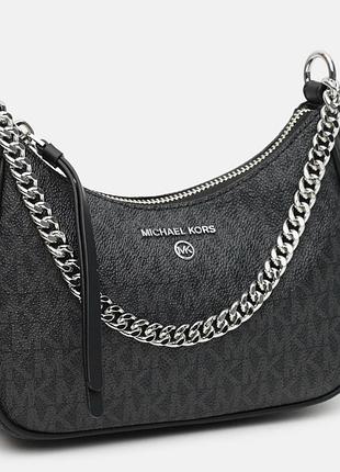 Оригінальна жіноча сумка - хобо michael kors jet set charm small у чорному кольорі з фірмовим монограмним принтом бренду.