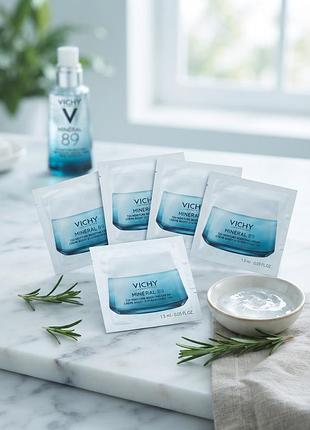 Vichy minéral 89 - интенсивно увлажняющий крем-бустер для всех типов кожи (пробные пакетики), 1.5 мл