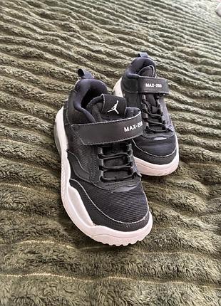 Кросівки є jordan max aura 2
