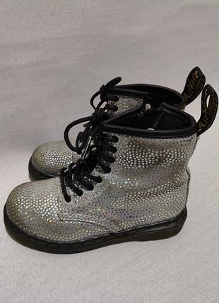 Dr. martens 1460 дитячі замшеві боти з блискучим металізованим покриттям з серебристим кольоровим глітером uk9/27 устілка -17