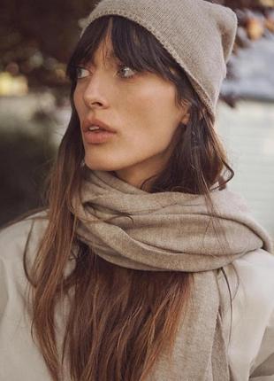 Тоненькая бежевая шапка бини zara
