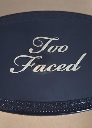 Too faced палетка для обличчя turn up the light
