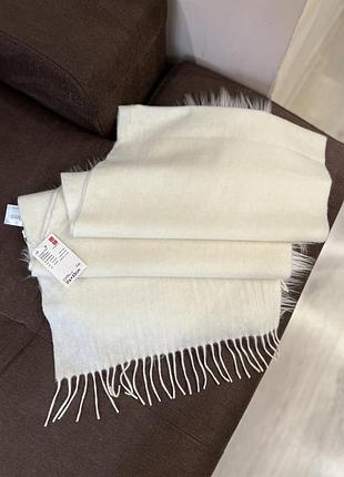 Шикарний білосніжний шарф uniqlo матеріал 100% кашемір