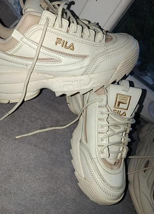 Кросівки fila шкіряні на платформі бежеві
