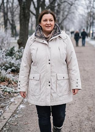 Жіноча зимова куртка бежева 54-56 розмір