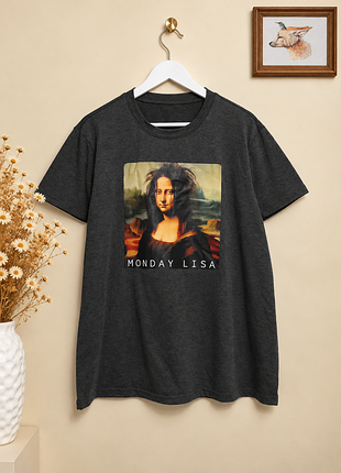 Нова футболка monday lisa.