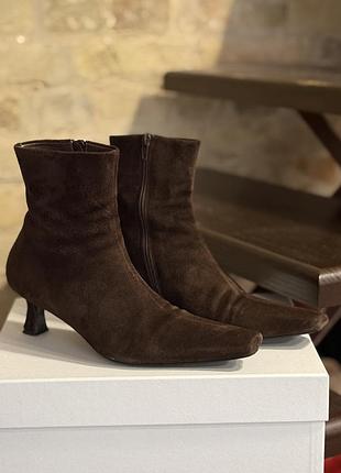 Жіночі ботильйони hvoya kris boots коричневі замшеві 38 розміру