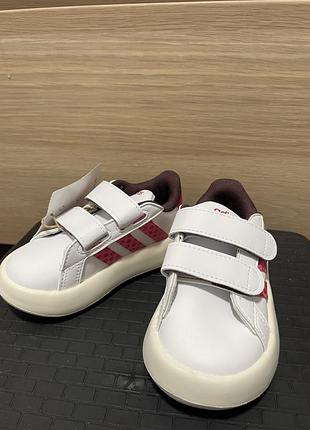 Кросівки дитячі adidas білі на липучках