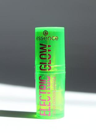 🍓 рожева малинова помада есенс essence electric glow colour changing lipstick зволожувальна зі зміною кольору