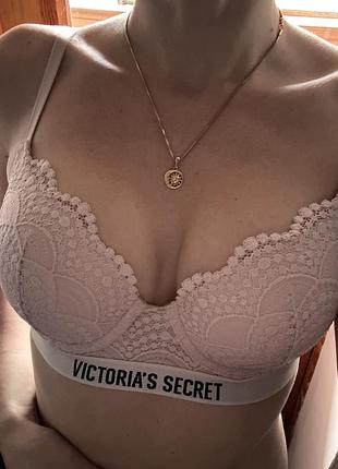 Розовый кружевной бюстгальтер victoria's secret lightly lined lace demi из серии the t-shirt 75b