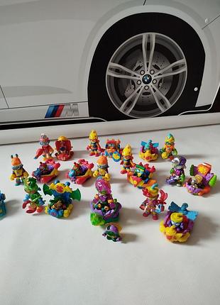 Коллекция superthings kazoom kids! идеальные родные наборы 3-в-1 (казум-кид + машинка + житель)
