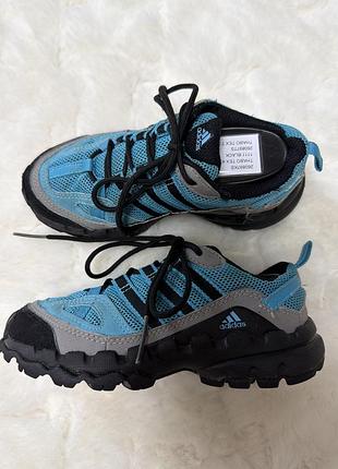 Дитячі кросівки adidas — розмір 28