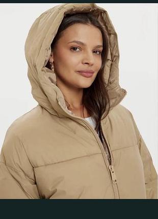 Жіночий пуховик guess бежевий розмір m