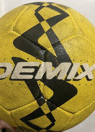 Футбольний м'яч demix розмір 5