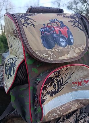 Рюкзак шкільний для хлопчиків з принтом позашляховика 4x4