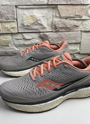 Оригінальні кросівки saucony triumph 18