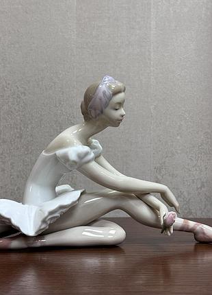 Фарфорова статуетка lladro «балерина з трояндою».