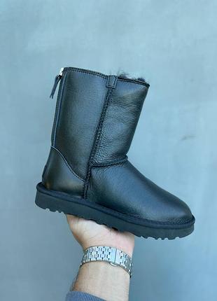Уггі жіночі ugg шкіряні чорні зимові з овчиною